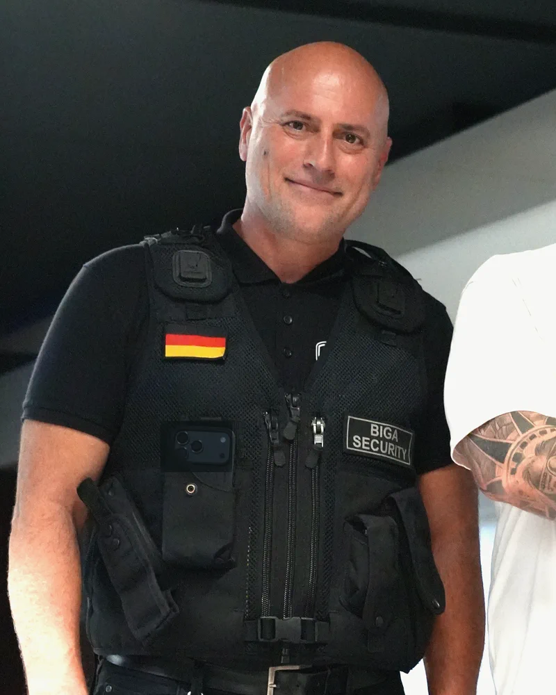 Mitarbeiter von BIGA Security mit Schutzweste und Bodycam im Einsatz